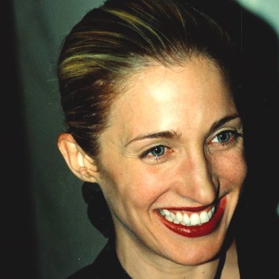 90s Fashion and Calvin Klein: Carolyn Besette-Kennedy's street style in  iconic outfits