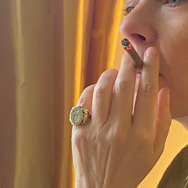 Wearing a signet on sale ring